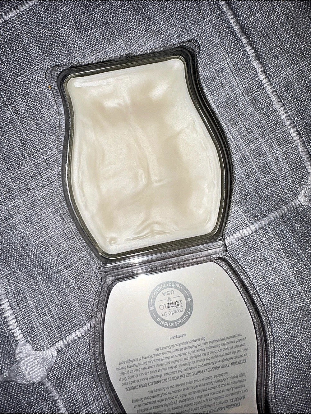 Scentsy Strawberries & Cream Scentsy Bar Wax Melt Pink & Cream - Picture 2 of 4